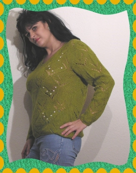 GRÜNES PULLOVER