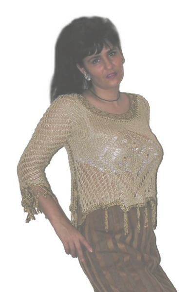 HANDGESTRICKT UND EXTRAVAGANT