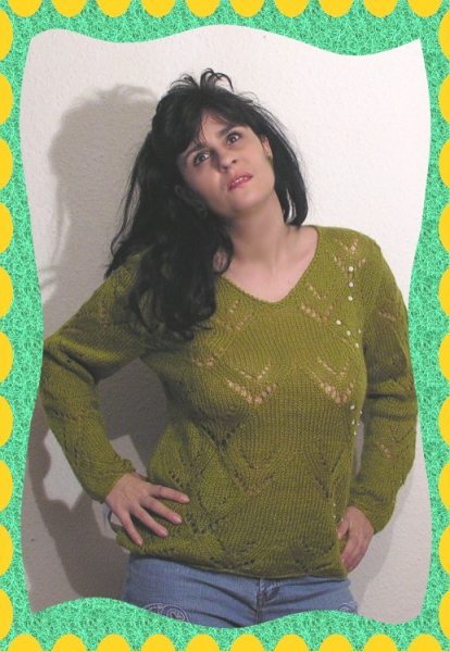 GRÜNES PULLOVER