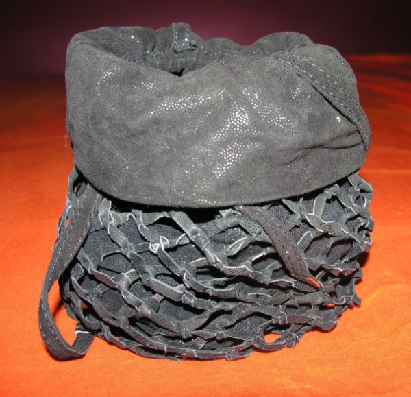 FETISCH LEDERKLEID MIT SCHAL UND TASCHE
