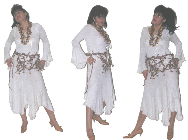 SEXY KLEID MIT PASSENDE SCHMUCK UND GÜRTEL
