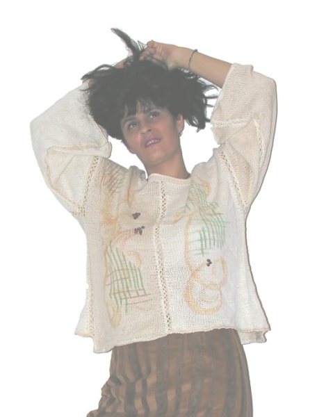 HANDGEMALTE PULLOVER MIT HOLZPERLEN
