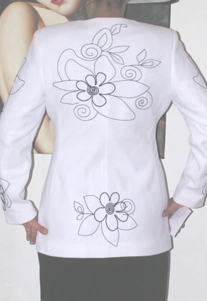 LUXUS KOSTÜM MIT BLUMEN  BESTICKT